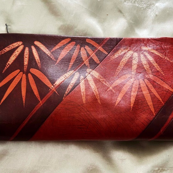 CLUTCH HANDCRAFTED IN BRAZIL, LEATHER, LOST WAX METHOD, ONE OF A KIND, RED/PLUM - Picture 1 of 11